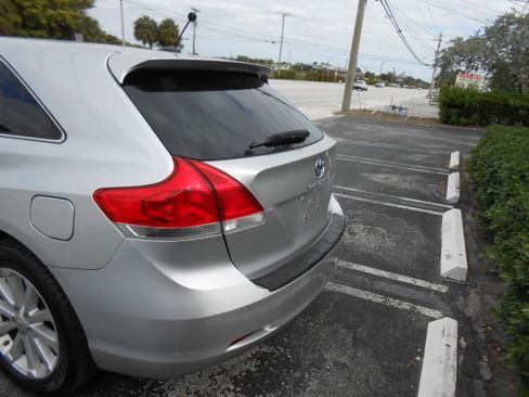 Used 2011 Toyota Venza image 4
