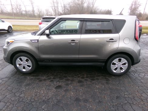 Used 2016 Kia Soul image 2