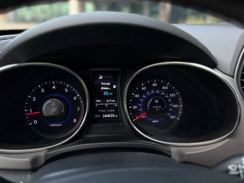 Used 2015 Hyundai Santa Fe GLS image 11