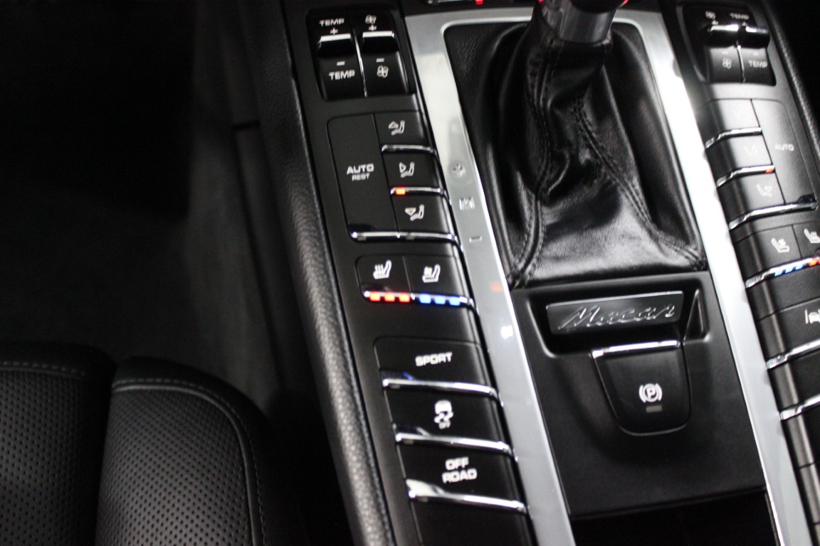 Used 2020 Porsche Macan S AWD/4WD image 19