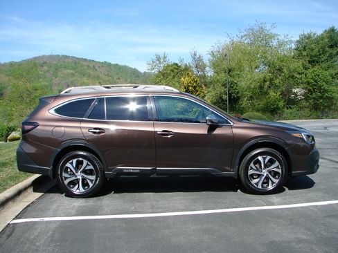 Used 2022 Subaru Outback Touring image 17