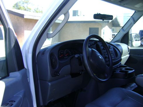 Used 2008 Ford E-350 and Econoline 350 XLT image 12