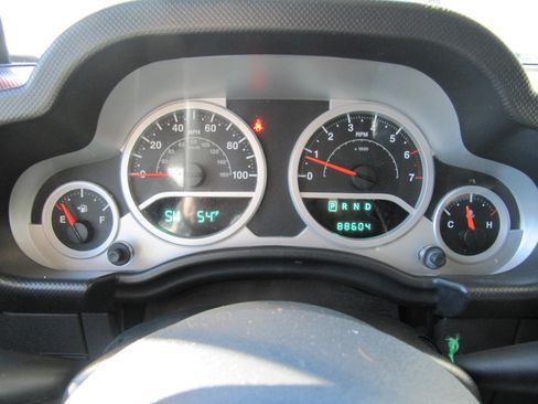 Used 2010 Jeep Wrangler Unlimited Sahara image 22
