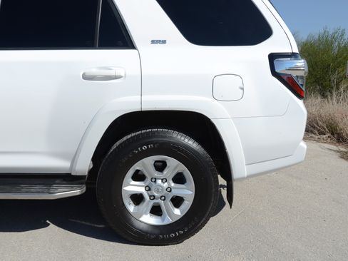 Used 2017 Toyota 4Runner SR5 Premium image 10