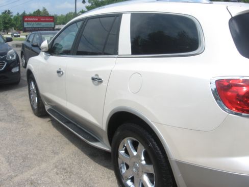 Used 2010 Buick Enclave AWD CXL image 6