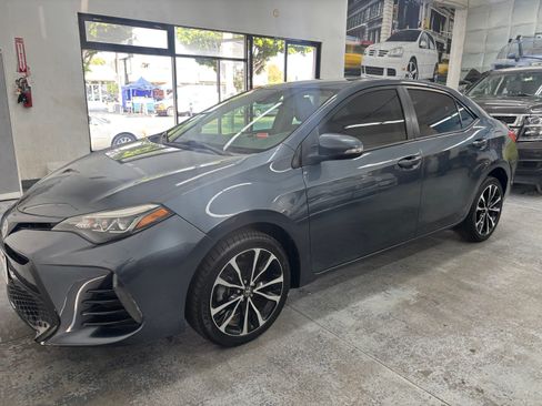 Used 2018 Toyota Corolla SE image 2