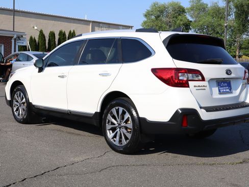Used 2018 Subaru Outback 2.5i Touring AWD/4WD image 6