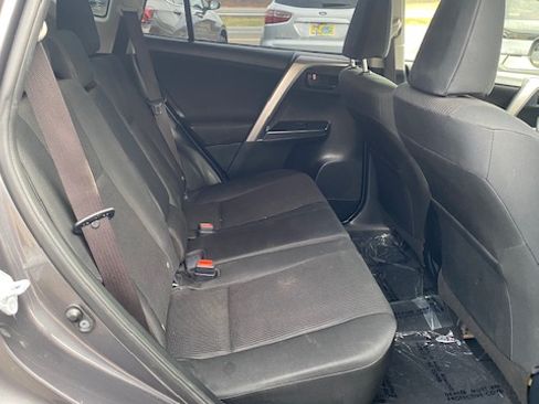 Used 2017 Toyota RAV4 LE image 15