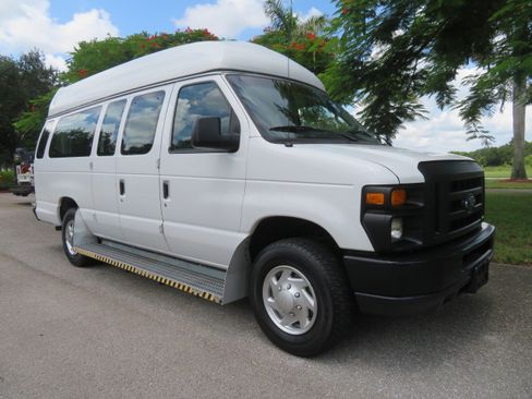 Used 2011 Ford E-350 and Econoline 350 Extended Super Duty RWD image 10
