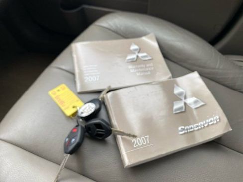 Used 2007 Mitsubishi Endeavor SE image 22