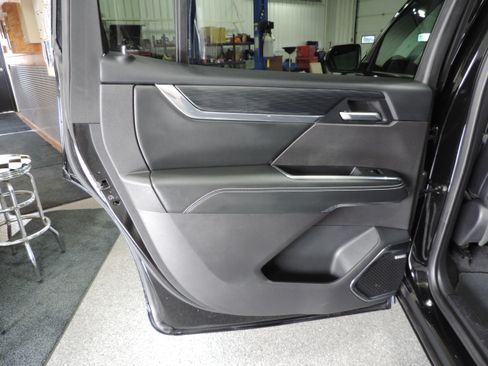 Used 2025 GMC Acadia Elevation image 33