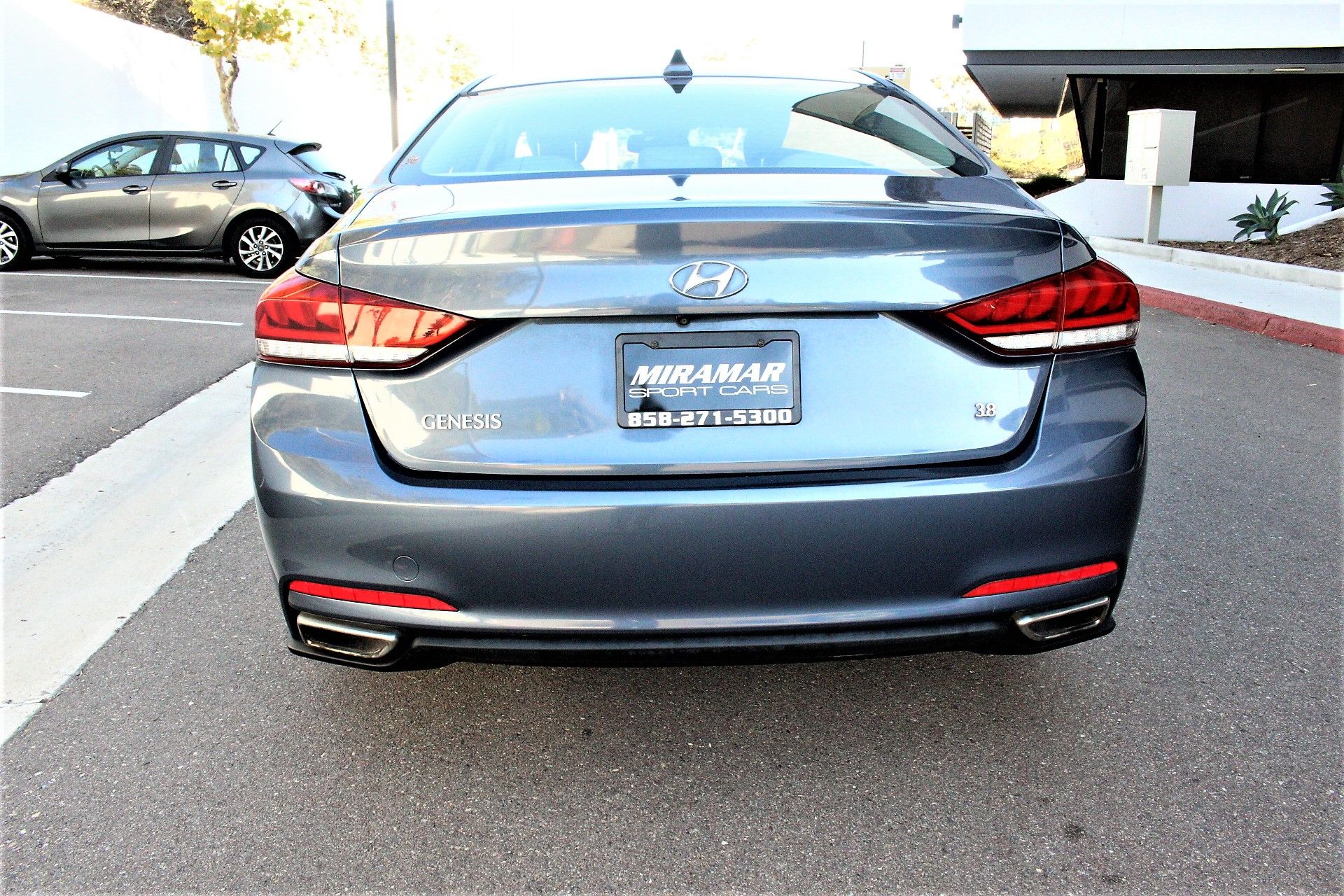 Used 2015 Hyundai Genesis 3.8 2 wheel drive image 6