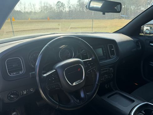 Used 2017 Dodge Charger SE image 7