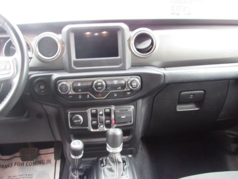 Used 2019 Jeep Wrangler Unlimited Sahara image 20