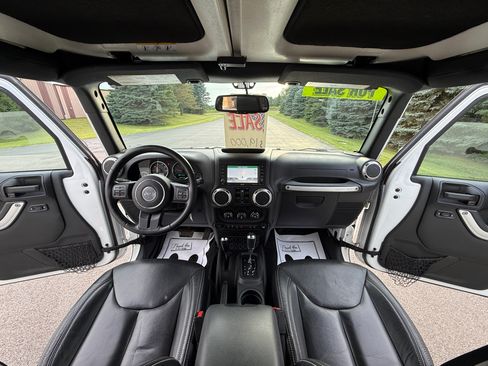 Used 2017 Jeep Wrangler 4WD Unlimited Sahara image 13