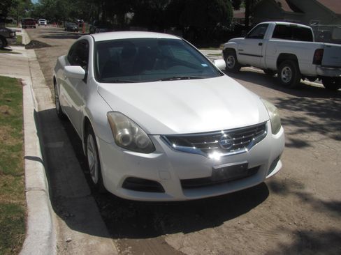 Used 2013 Nissan Altima 2.5 S image 2