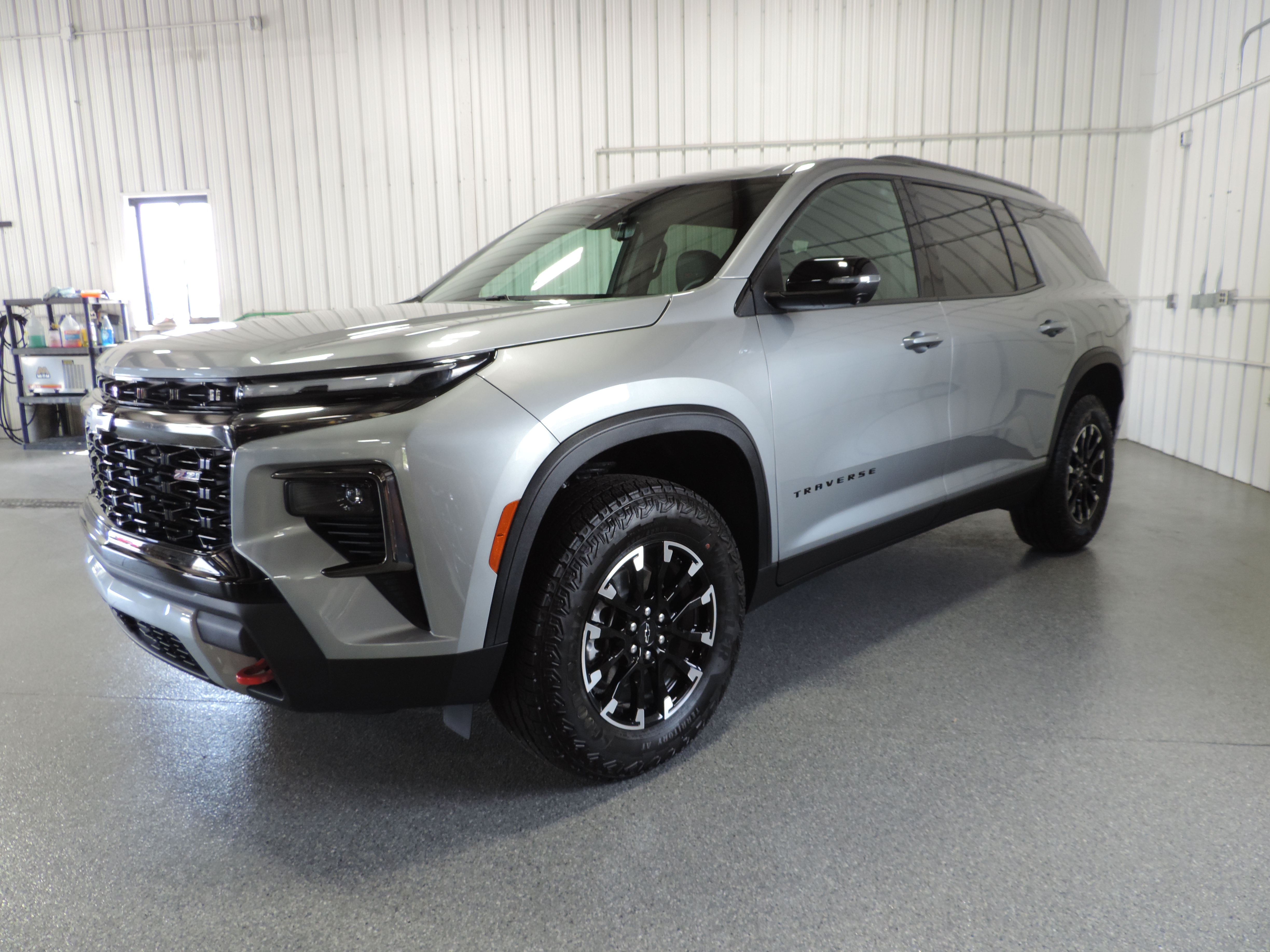 Used 2026 Chevrolet Traverse AWD Z71 image 2