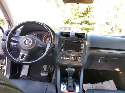 Used 2010 Volkswagen Jetta image 14