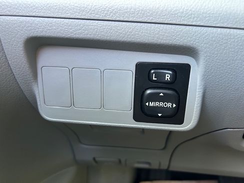 Used 2009 Toyota Corolla FWD image 11