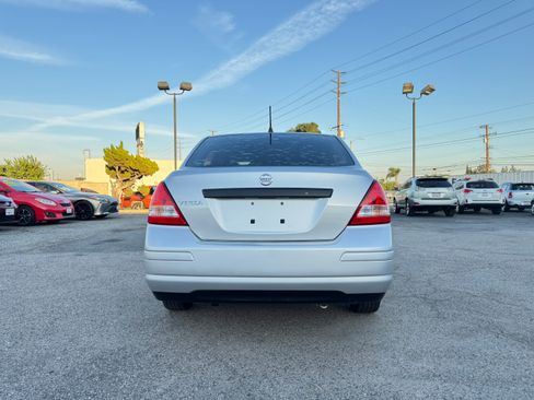 Used 2011 Nissan Versa image 6