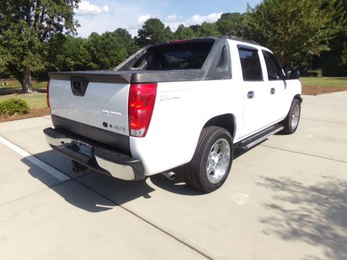 Used 2005 Chevrolet Avalanche LS image 5