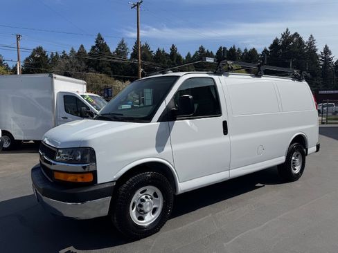 Used 2016 Chevrolet Express 3500 image 7