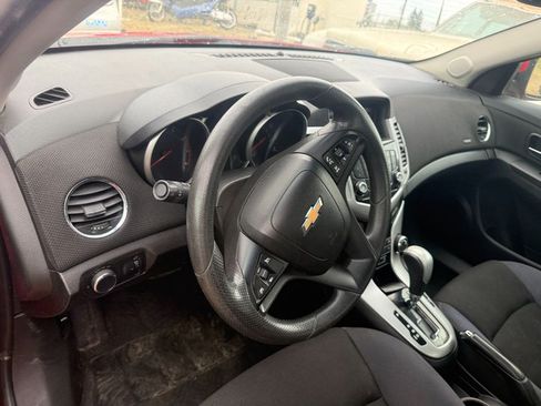 Used 2016 Chevrolet Cruze Limited LT Sedan FWD image 4
