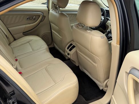 Used 2015 Ford Taurus SEL image 11