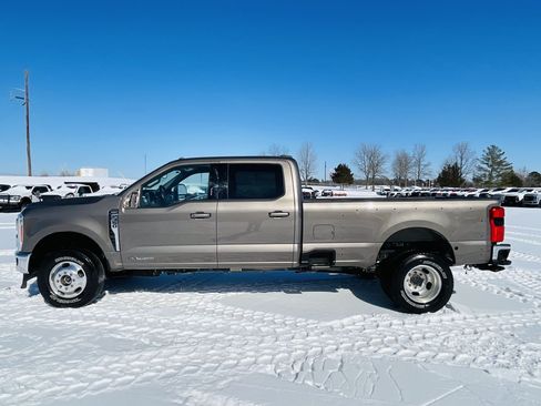 Used 2023 Ford F350 Lariat image 3