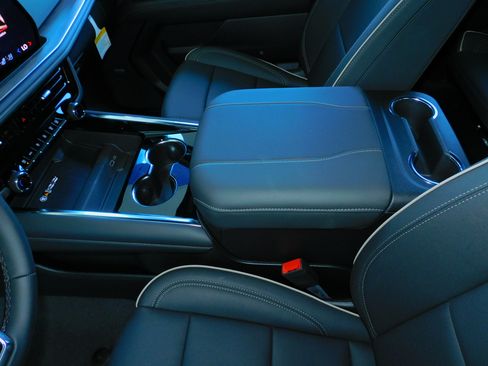 New 2026 Chevrolet Suburban Premier image 41