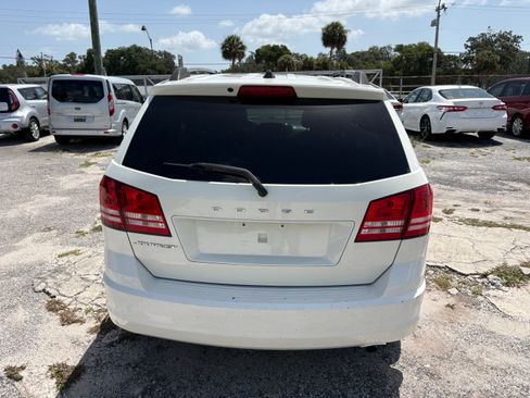 Used 2018 Dodge Journey FWD SE image 4