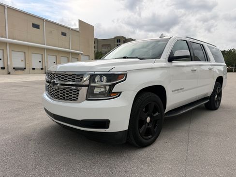 Used 2015 Chevrolet Suburban LS RWD image 22