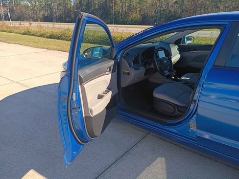Used 2017 Hyundai Elantra SE image 9