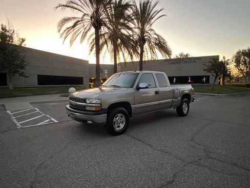 Used 2002 Chevrolet Silverado 1500 4x4 Extended Cab LT w/ Z71 image 4