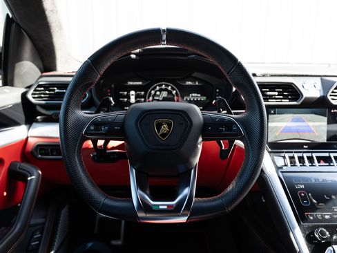 Used 2022 Lamborghini Urus AWD/4WD image 19