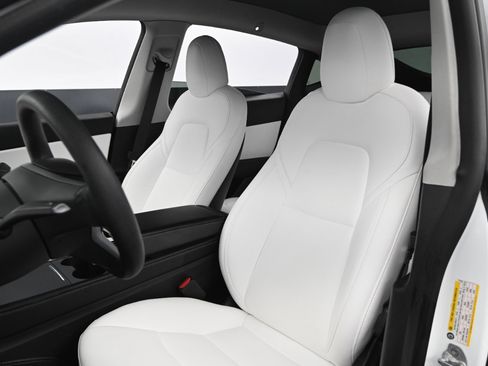 Used 2021 Tesla Model Y Performance image 33