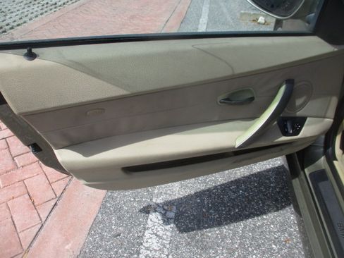 Used 2004 BMW Z4 2.5i image 9