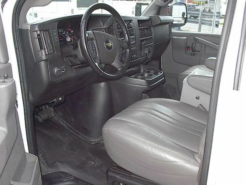 Used 2021 Chevrolet Express 3500 UNAVAIL RWD image 12