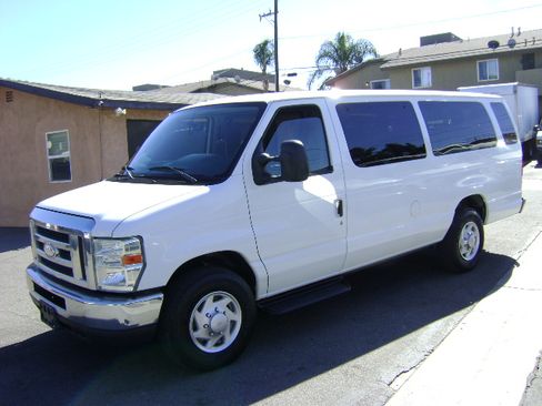 Used 2014 Ford E-350 and Econoline 350 XLT image 4