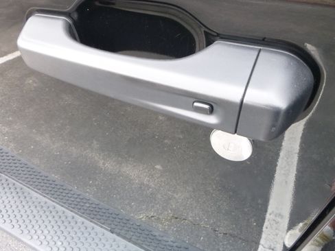 Used 2018 Jeep Wrangler Unlimited Sahara image 11