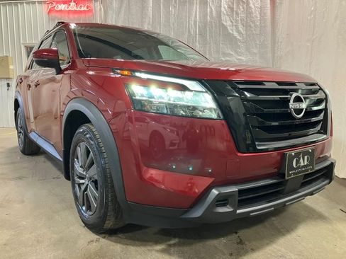 Used 2022 Nissan Pathfinder SV image 34