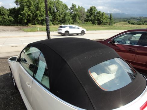 Used 2009 Volkswagen Beetle Convertible FWD image 10