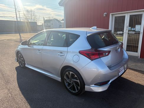 Used 2017 Toyota Corolla iM image 6