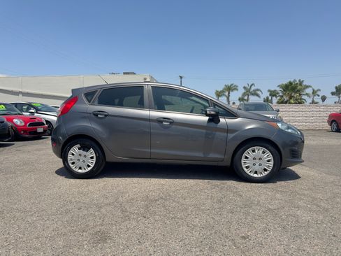 Used 2015 Ford Fiesta SE Hatchback FWD image 10