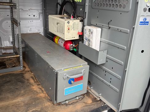 Used 2011 Ford E-250 and Econoline 250 image 8