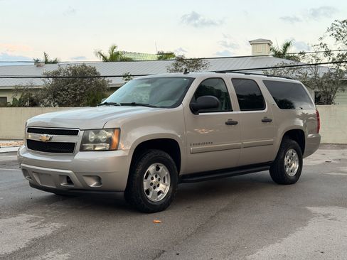 Used 2008 Chevrolet Suburban 4WD image 1