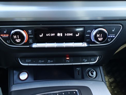 Used 2019 Audi SQ5 Premium Plus image 28