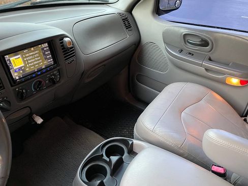 Used 2001 Ford F150 Lariat image 17