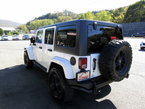 Used 2017 Jeep Wrangler Unlimited image 5