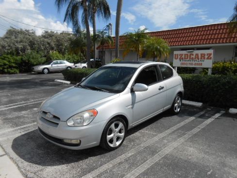 Used 2008 Hyundai Accent SE Hatchback FWD image 1